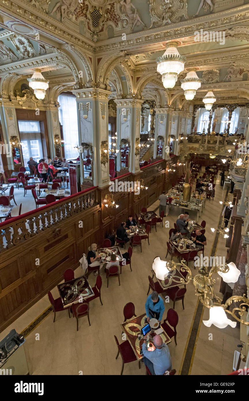 Der Innenraum des New York Cafe mit seinen Charme Mode ist Teil des Boscolo Budapest Hotels, ein 5-Sterne Luxushotel, form Stockfoto