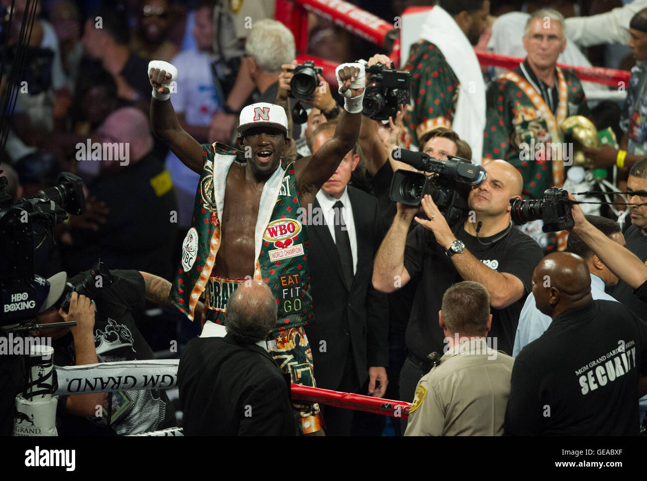 Las Vegas, USA. 23. Juli 2016. Terence Crawford der Vereinigten Staaten feiert nach dem Sieg über Viktor Postol der Ukraine, während ihre WBC WBO-Titel im Weltergewicht junior Boxing Titelvereinigung in Las Vegas, USA, 23. Juli 2016. Terence Crawford gewann den Kampf und eine mögliche Ticket in die Manny Pacquiao-Gewinnspiel. © Yang Lei/Xinhua/Alamy Live-Nachrichten Stockfoto