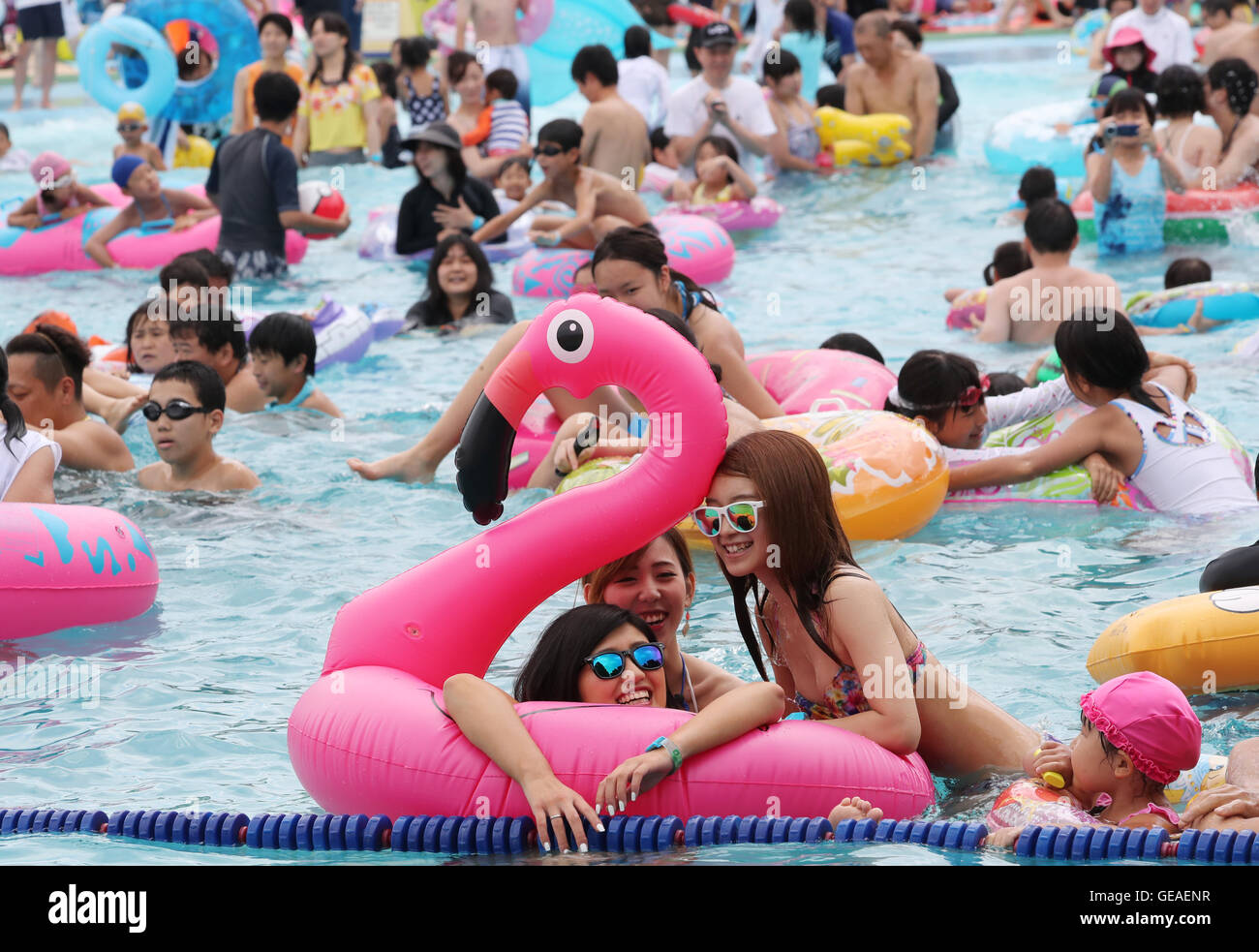 Crowded Swimming Pool Stockfotos und bilder Kaufen Alamy