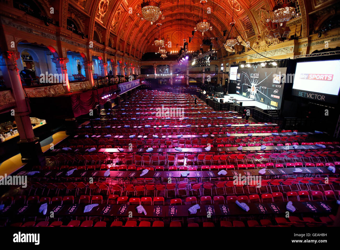 Empress Ballroom, Blackpool, UK. 24. Juli 2016. BetVictor World Matchplay  Darts. Eine Gesamtansicht im Inneren der Arena Credit: Action Plus  Sport/Alamy Live News Stockfotografie - Alamy