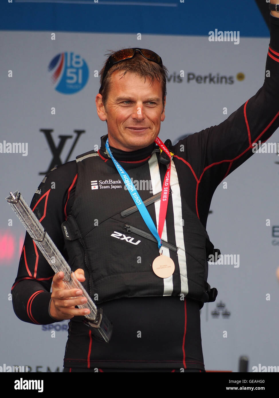 Portsmouth, UK, 24. Juli 2016. Dean Barker, Skipper und CEO von softbank Team Japan feiert auf dem Podium an der Americas Cup World Series in Portsmouth.: Simon evans/alamy leben Nachrichten Stockfoto