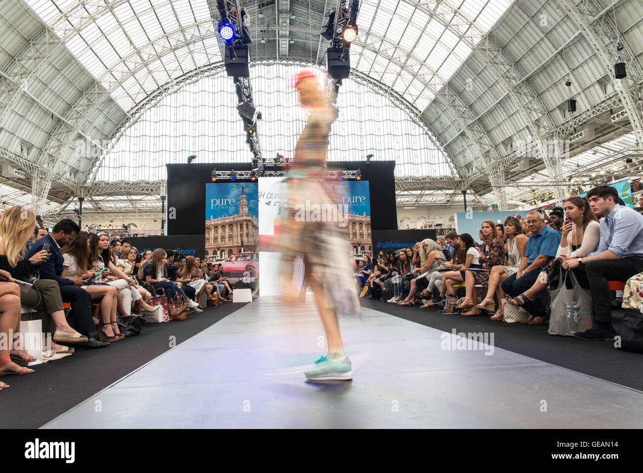 Pure London SS17, Großbritanniens führende Mode Messe zweimal im Jahr in London Olympia stattfindet. Stockfoto