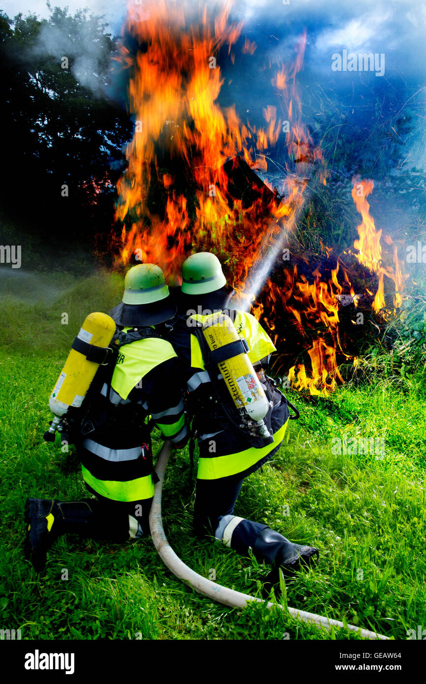 Feuerwehr Löscharbeiten Stockfoto