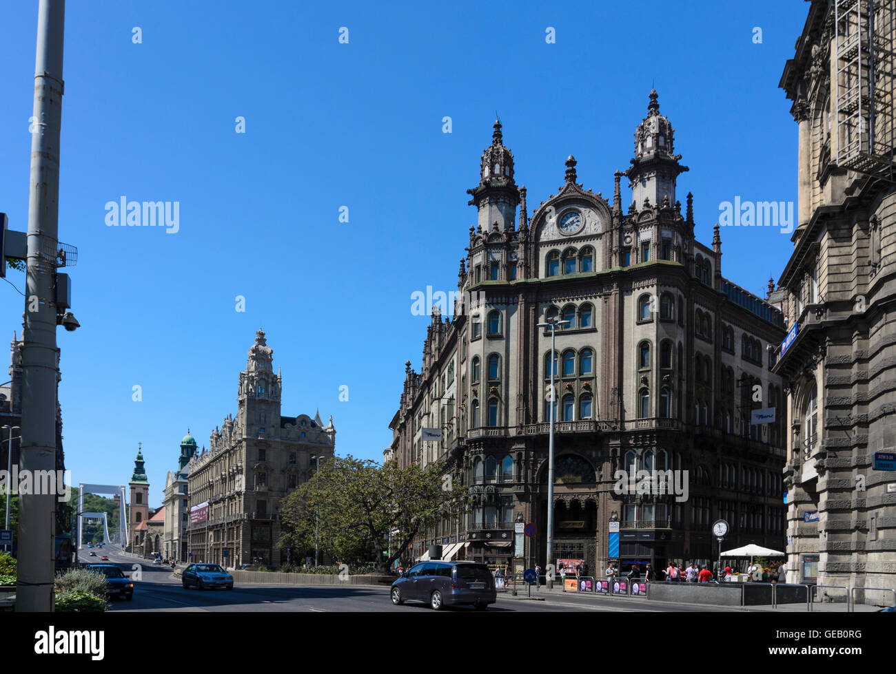 Budapest: Nouveau style Paris Hof bauen und suchen nach Elizabeth Brücke, Ungarn, Budapest, Stockfoto