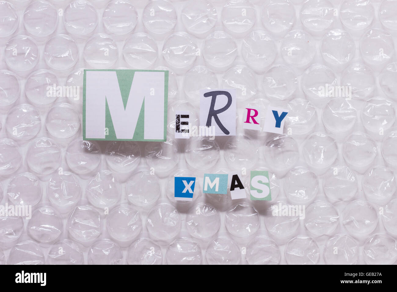 Frohe Weihnachten, wickeln Sie Buchstaben auf Blase Stockfoto