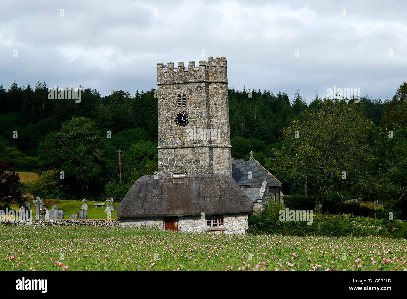 Sächsischen Kirche in Buckland-in-the-Moor mit dem berühmten Zifferblatt "Meine Liebe Mutter" im Auftrag der Familie Whiteley im Speicher Stockfoto