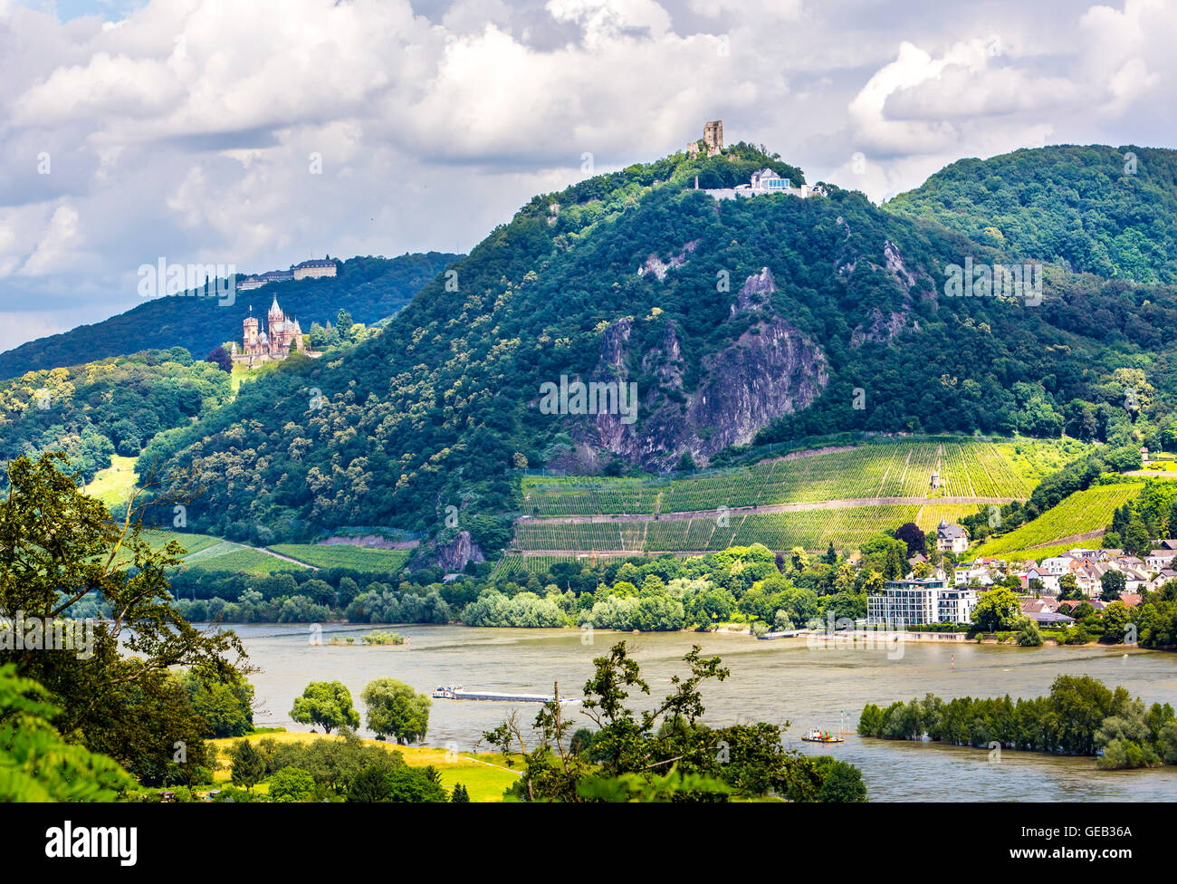 Drachenfels Berg, Ruine Burg und Schloss Drachenburg, Siebengebirge, 7- Gebirge, Rheintal, Deutschland Stockfotografie - Alamy