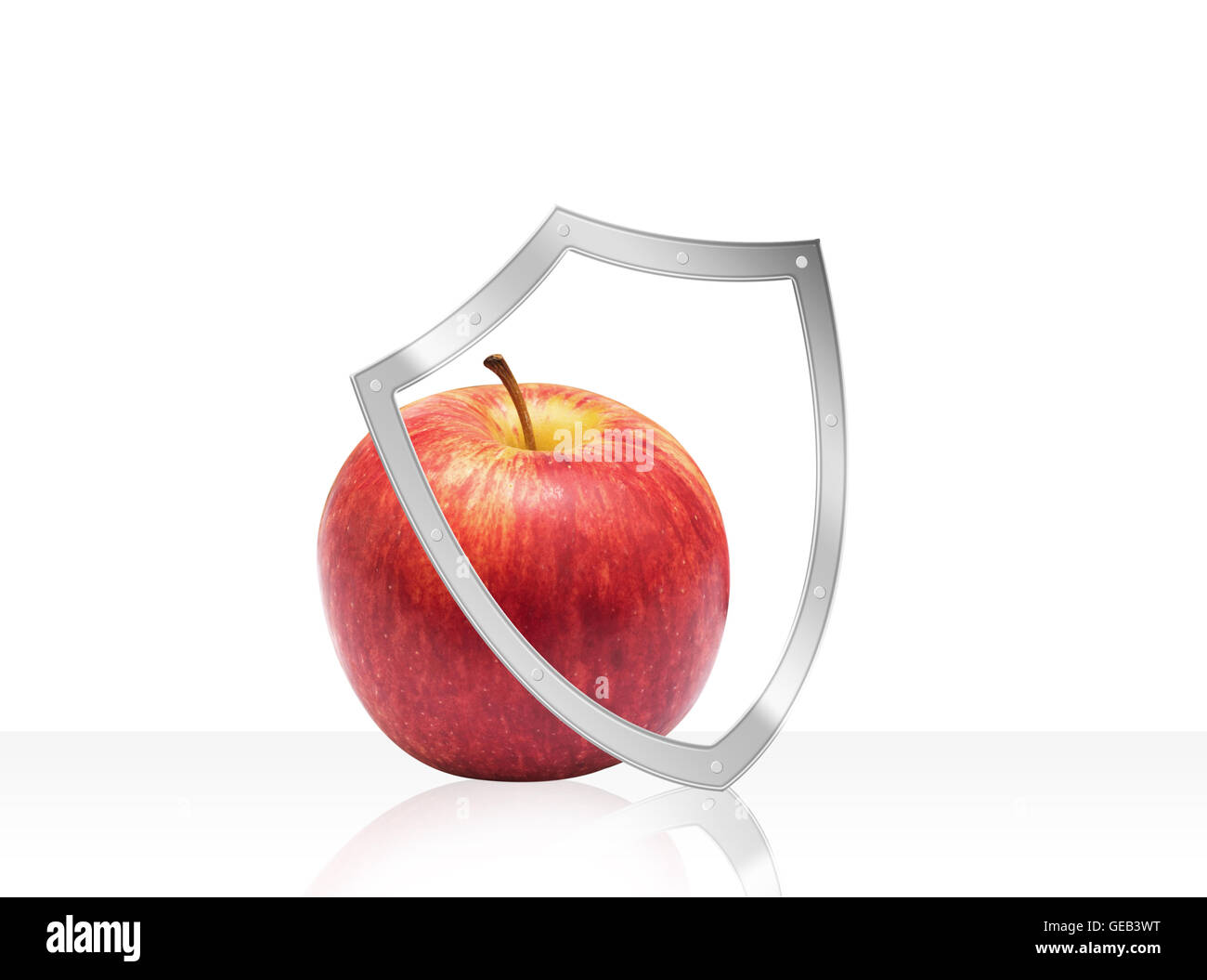 Apfel mit Gesundheit Schutzschild Isolated on White. Stockfoto
