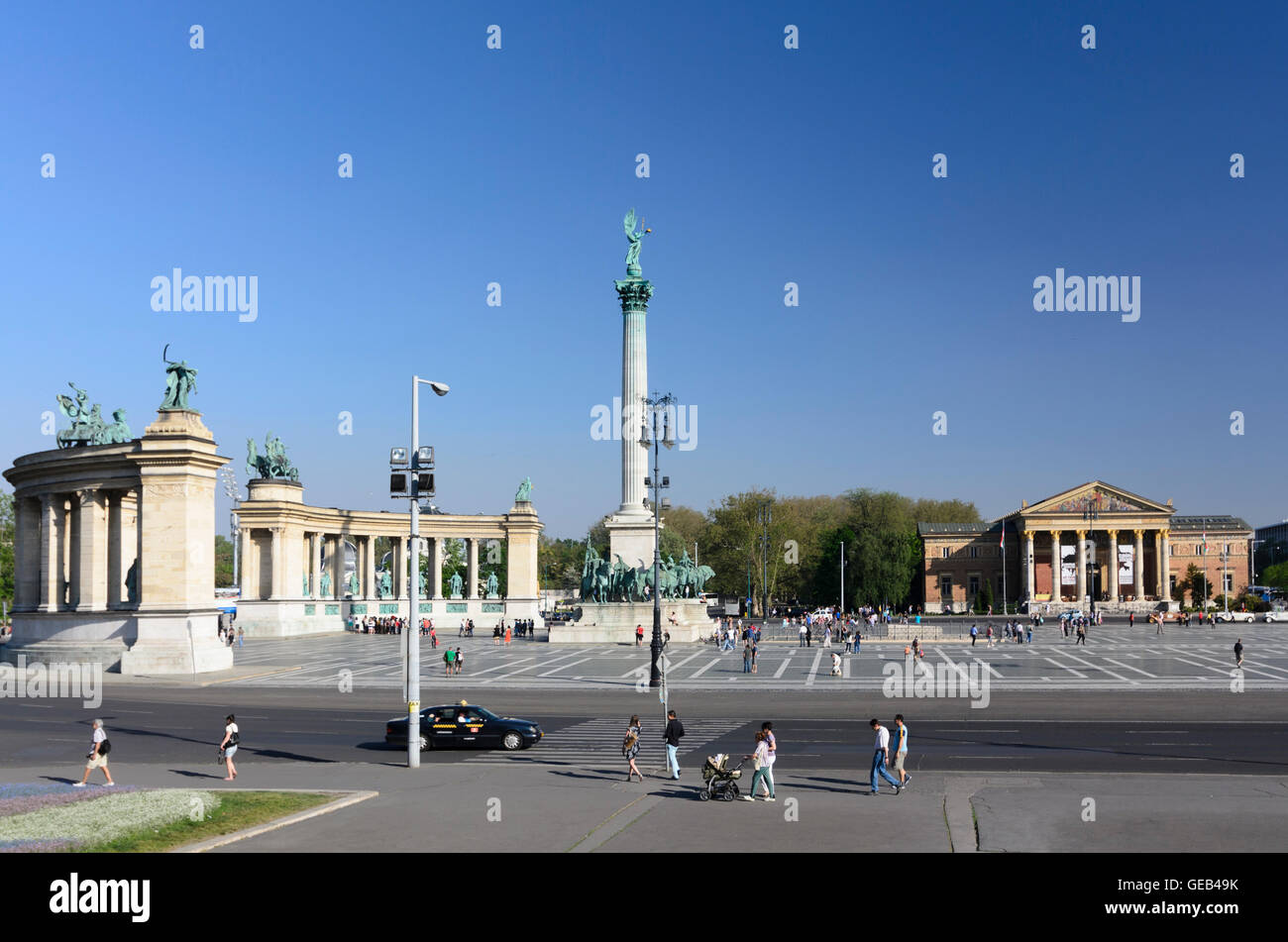 Budapest: Heldenplatz (Hösök Tere) mit dem Millennium-Denkmal und das Arts Centre, Ungarn, Budapest, Stockfoto