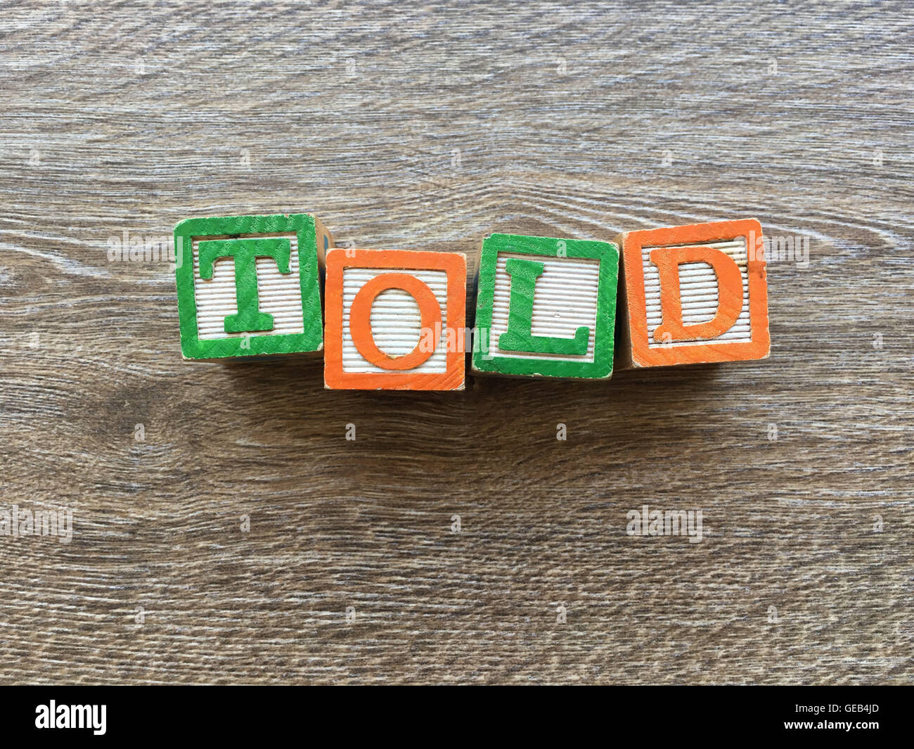 Holz-Block Buchstaben bilden das Verb gesagt, kombinieren diese Spielzeug-Briefe helfen Kinder zu lernen und schreiben Englisch Stockfoto