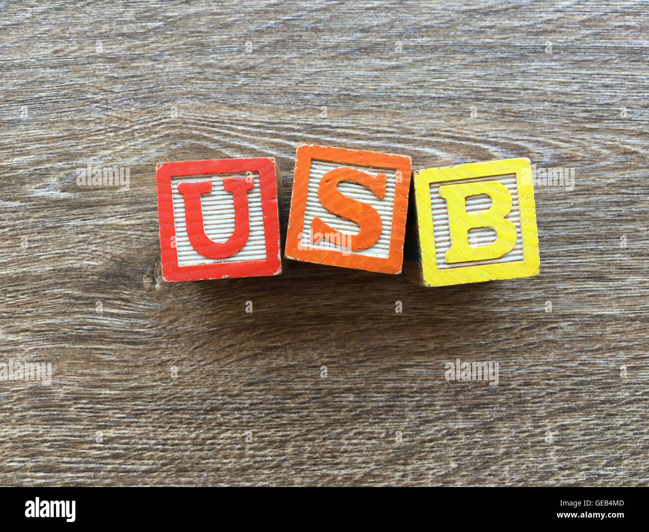 Holz-Block Buchstaben bilden die Abkürzung USB, kombinieren diese  Spielzeug-Briefe helfen Kinder zu lernen und schreiben Englisch  Stockfotografie - Alamy