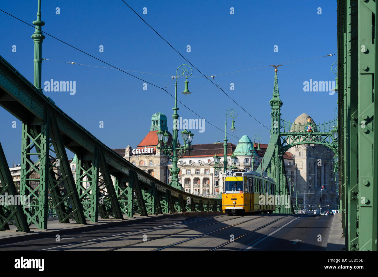 Budapest: Freiheitsbrücke (Szabadsag hid) auf der Donau mit Blick auf die Gellert Hotel, Ungarn, Budapest, Stockfoto