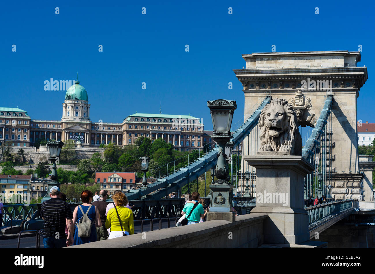 Budapest: Kette (Szechenyi Lánchíd) Brücke über die Donau, Budaer Burg, Ungarn, Budapest, Stockfoto