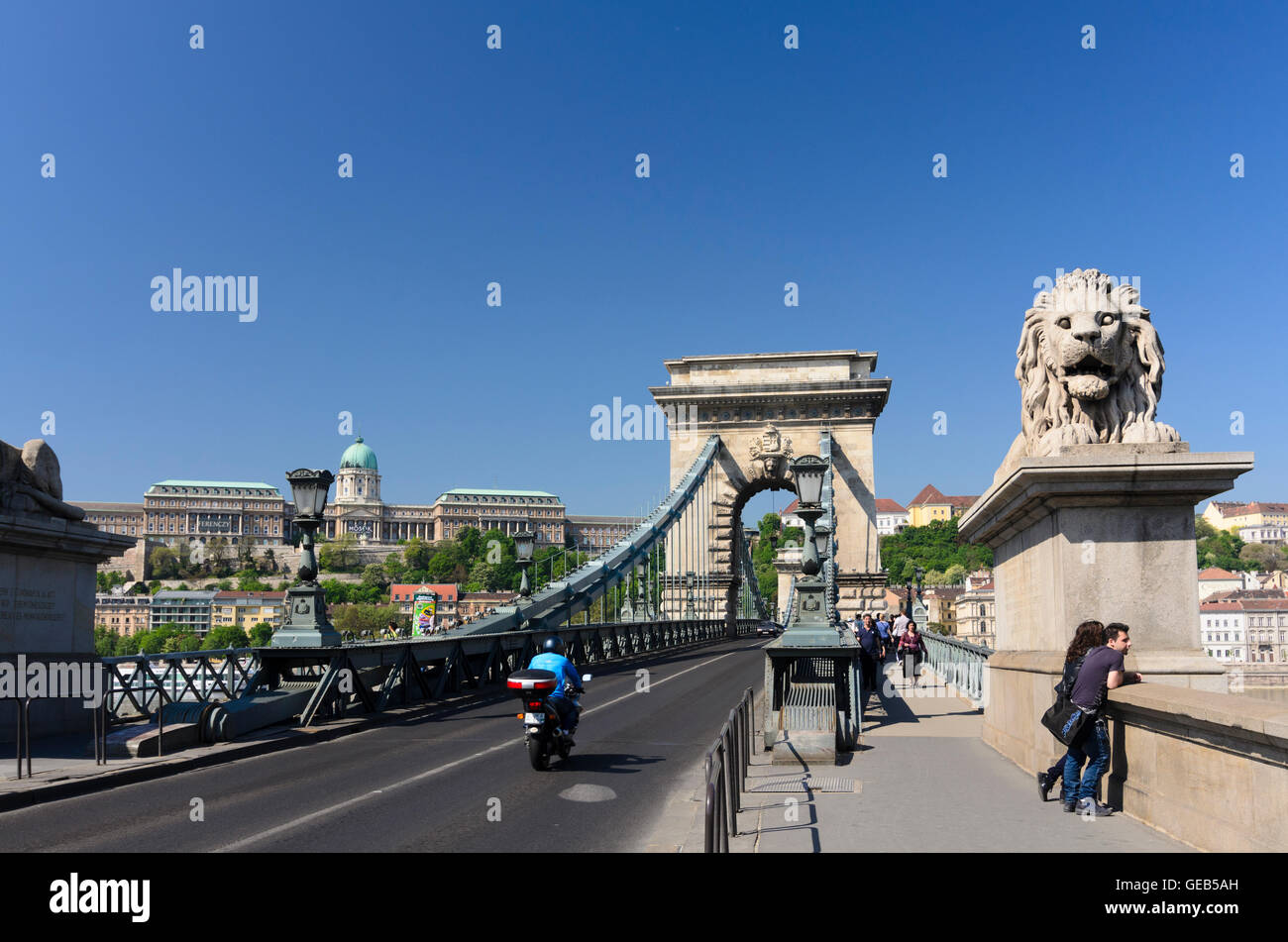 Budapest: Kette (Szechenyi Lánchíd) Brücke über die Donau, Budaer Burg, Ungarn, Budapest, Stockfoto