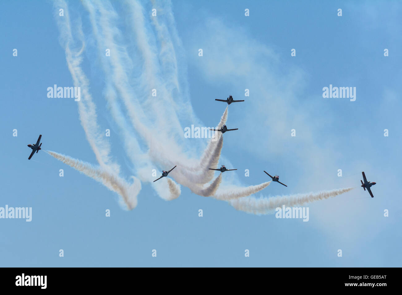 Santiago De La Ribera, Spanien. 24. Juli 2016. Die Patrulla Aguila ist ein Abbruch tun. Das "Patrulla Aguila", Eagle Patrol, Kunstflug Demonstration Team der spanischen Luftwaffe, Anzeigen einer Luftleistung in Santiago De La Ribera. © Mario Gonzalez/Pacific Press/Alamy Live-Nachrichten Stockfoto