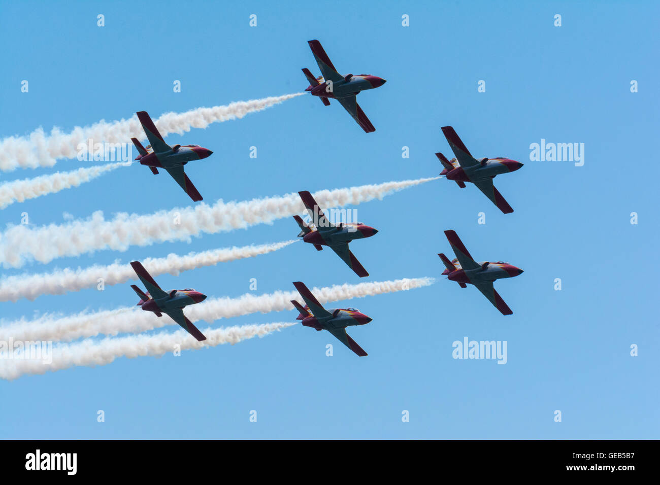 Santiago De La Ribera, Spanien. 24. Juli 2016. Patrulla Aguila fliegen in Formation. Das "Patrulla Aguila", Eagle Patrol, Kunstflug Demonstration Team der spanischen Luftwaffe, Anzeigen einer Luftleistung in Santiago De La Ribera. © Mario Gonzalez/Pacific Press/Alamy Live-Nachrichten Stockfoto