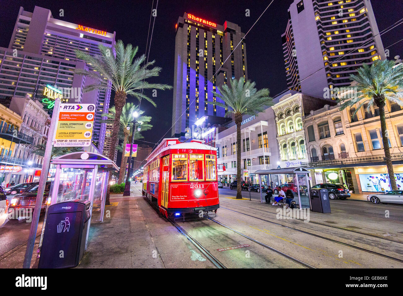 Straßenbahn an der Canal Street in New Orleans, Louisiana, USA. Stockfoto