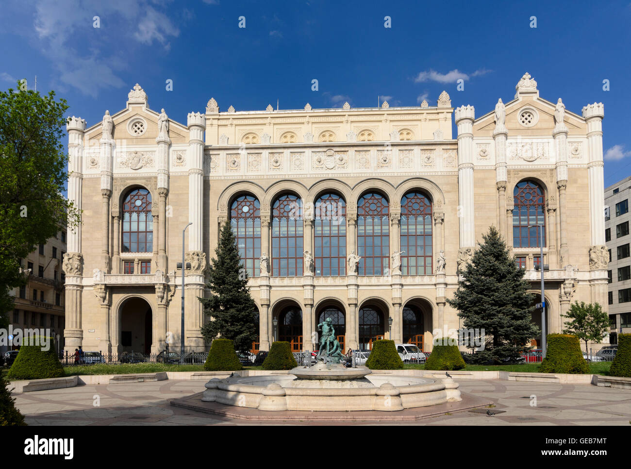 Budapest: Pester Redoute (Pesti Vigado) auf Vigado ter (Platz Redoute), Ungarn, Budapest, Stockfoto