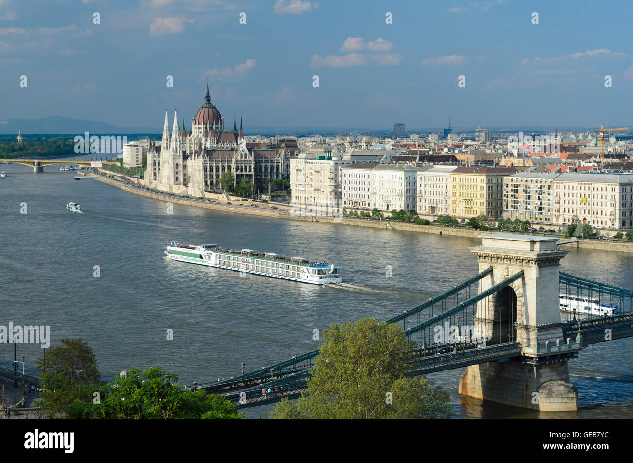 Budapest: Blick vom Burgberg auf der Donau mit Margareteninsel, Parlament und Kettenbrücke, Ungarn, Budapest, Stockfoto