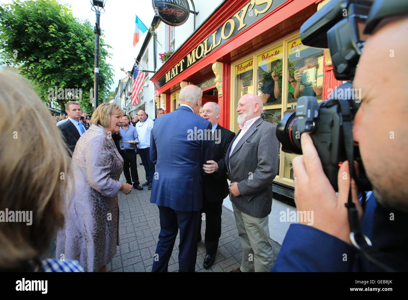 Joe Biden, Vizepräsident der Vereinigten Staaten Touren mit Enda Kenny den irischen Premierminister (Taoiseach), die Städte von Ballina, Stockfoto