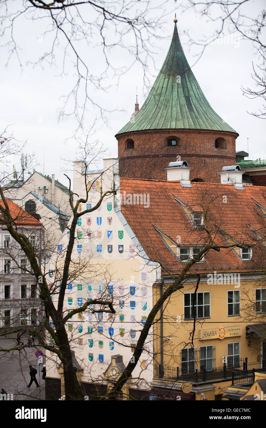 Wunderschöne Gebäude und eine vielfältige Architektur begrüßen die Besucher an jeder Ecke in Riga, der Hauptstadt Lettlands Stockfoto