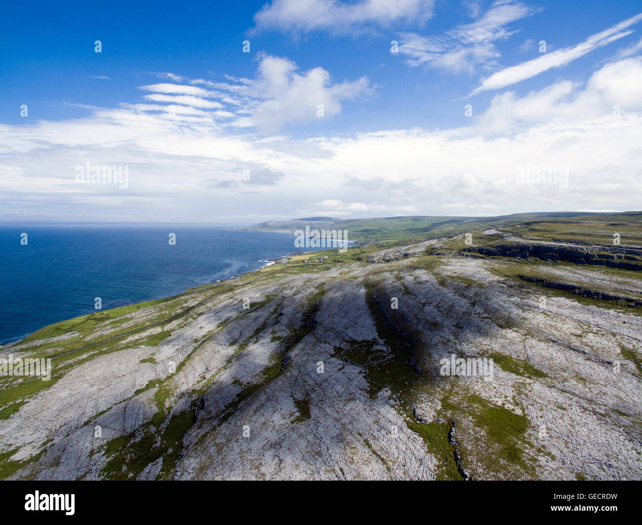 Luftaufnahme über den Burren, County Clare, Irland Stockfoto