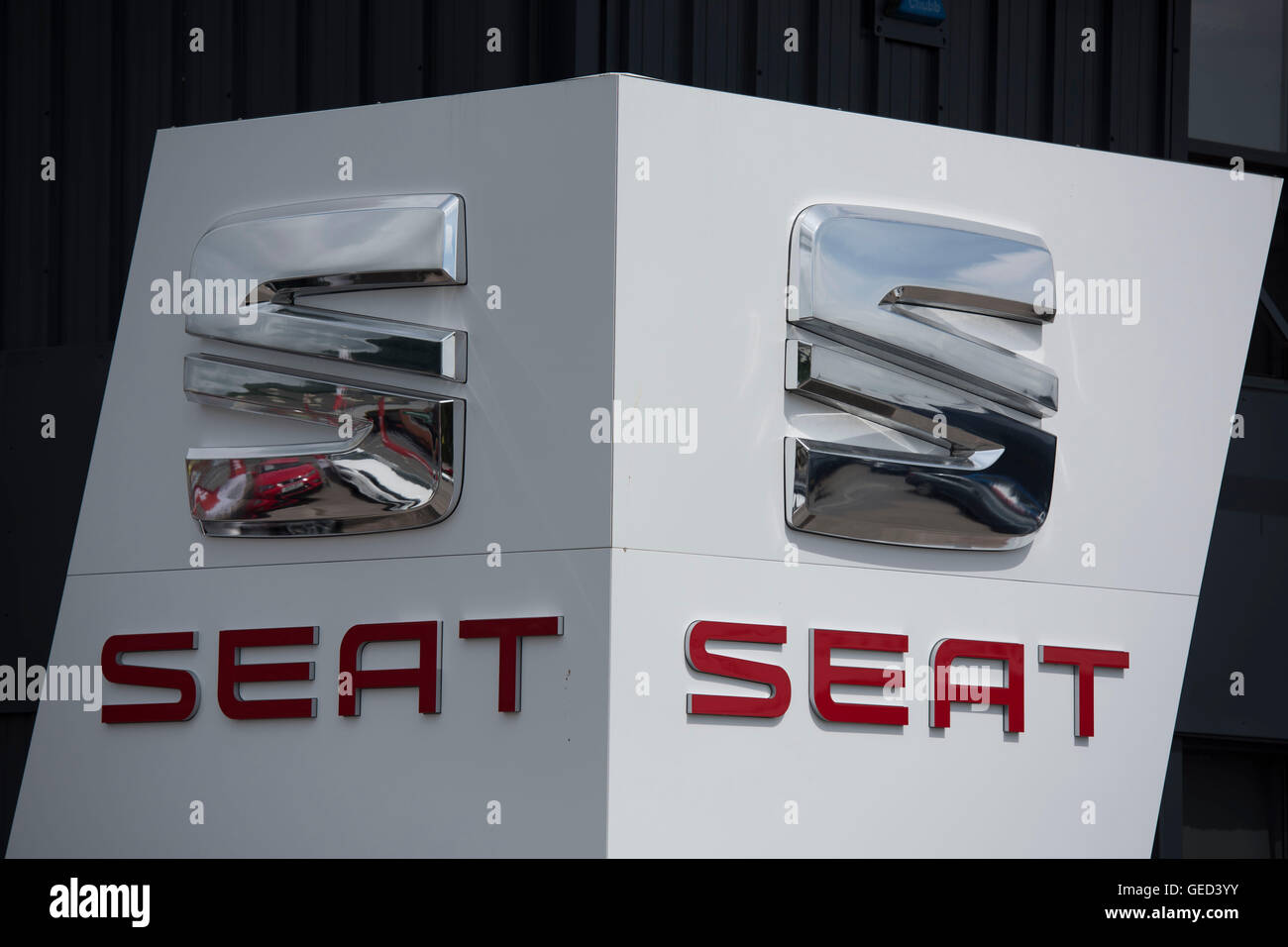 SEAT Auto-Garage-Zeichen-Logo. Stockfoto