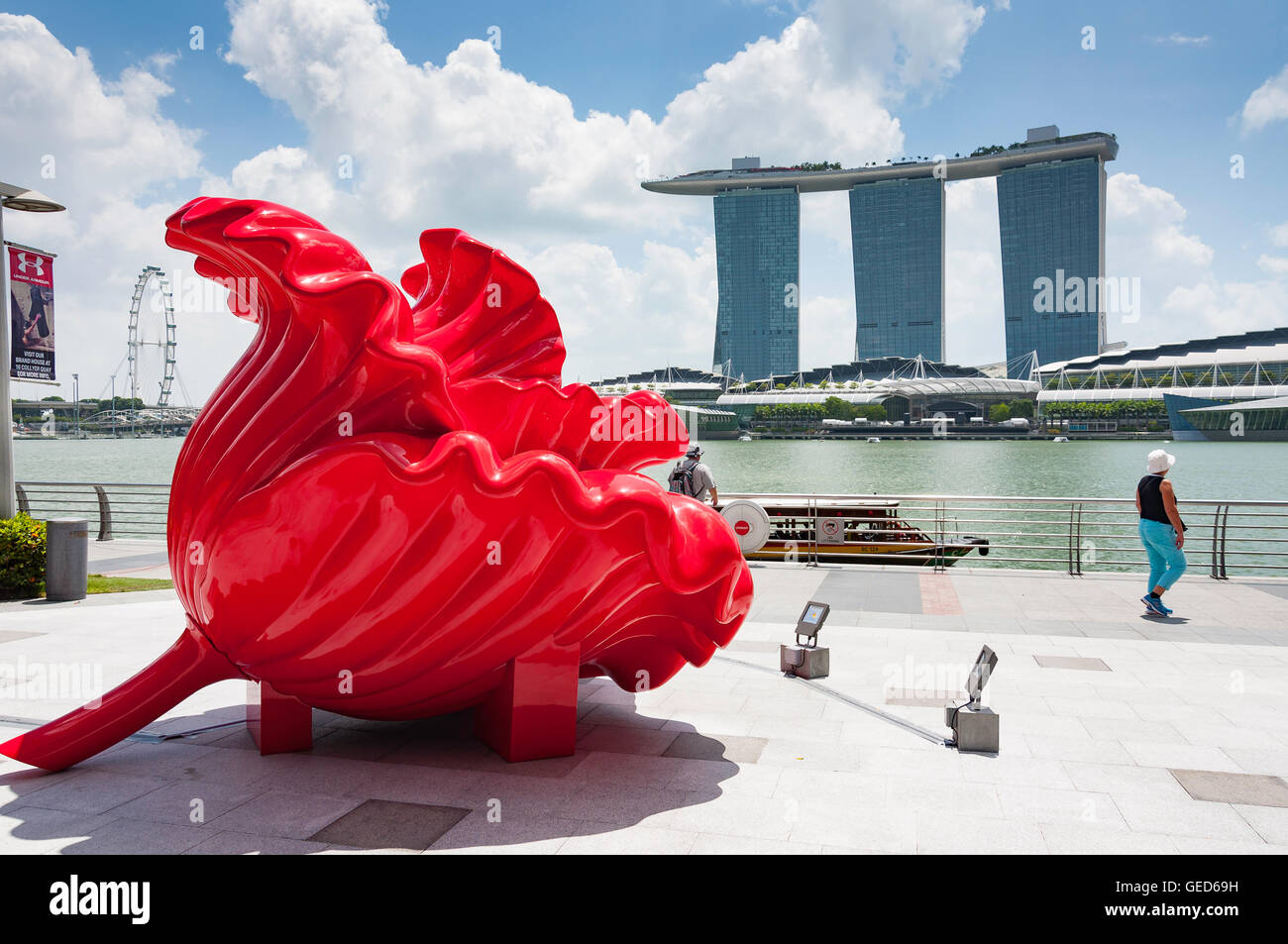 Integrierte Resort Marina Bay Sands und Blumenskulptur, Zentralbereich, Marina Bay, Singapur, Singapur Insel (Pulau Ujong) Stockfoto