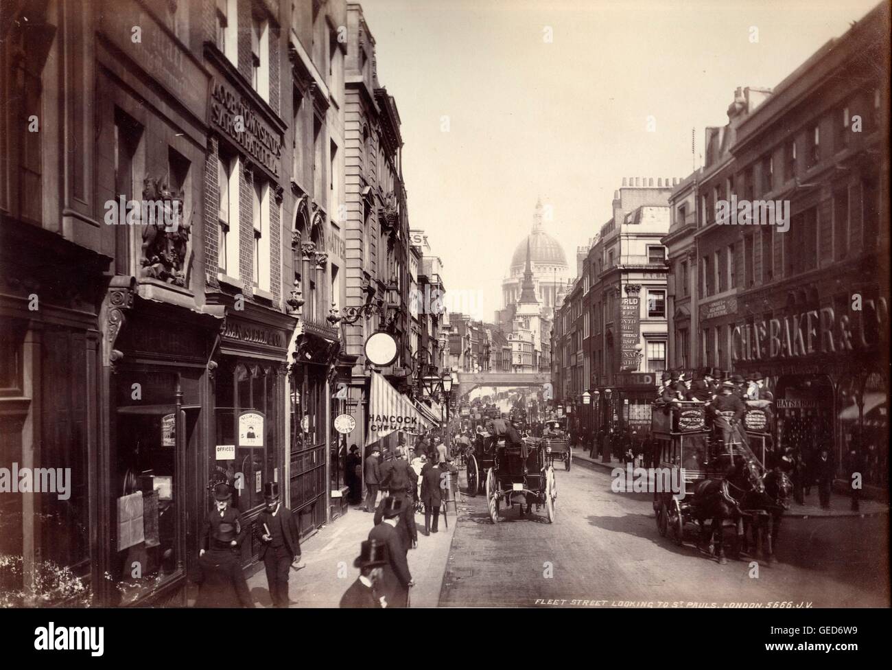 Fleet Street auf der Suche nach St. Paul, London, 1885, durch James Valentine & Söhne Stockfoto