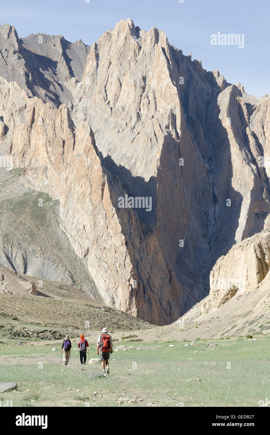 Menschen wandern in Tsorka Tal, Ladakh, Jammu und Kaschmir, Indien Stockfoto