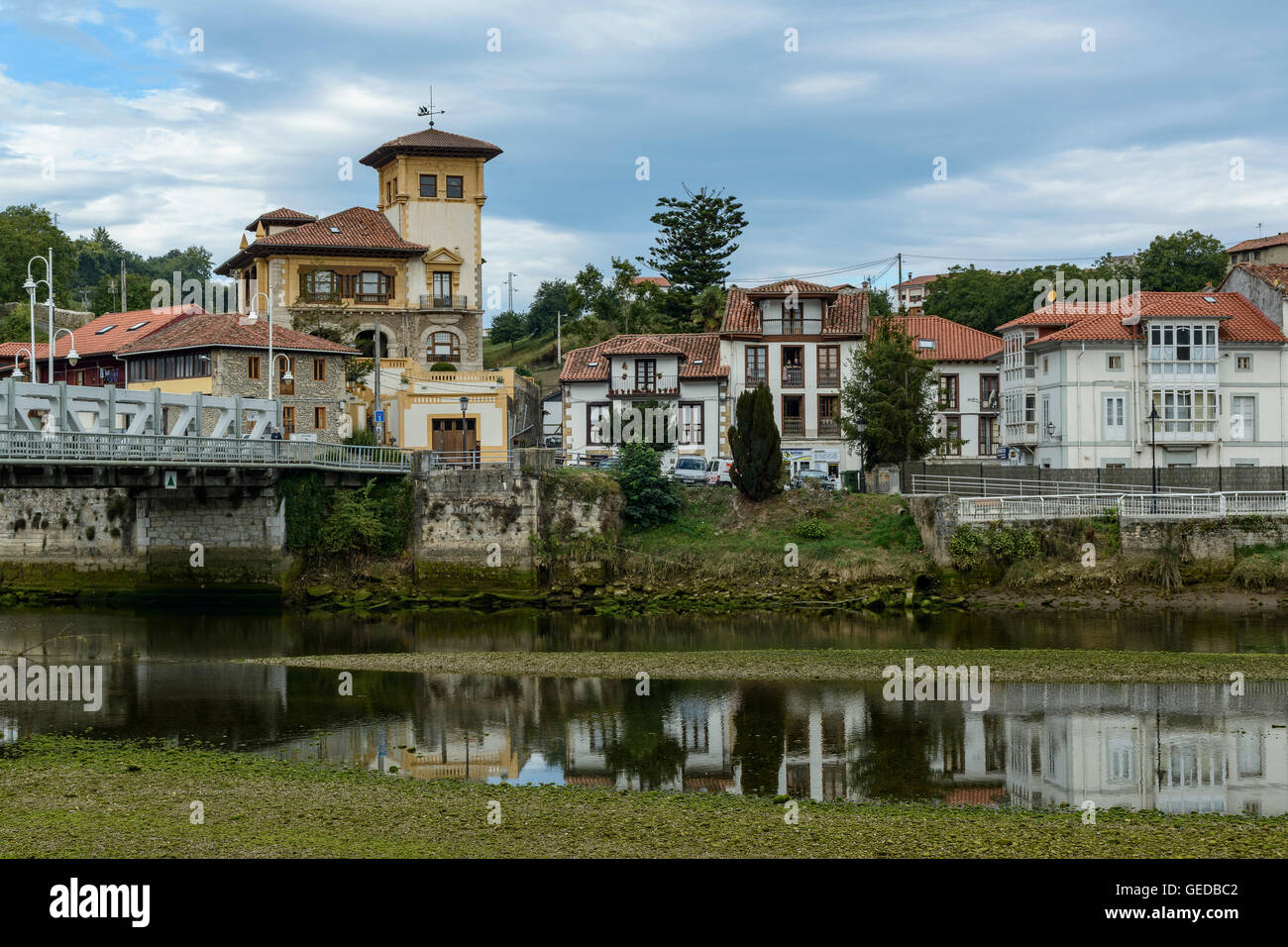 Unquera, Kantabrien Stadt am Ufer des Flusses Deva. Spanien, Europa, Stockfoto