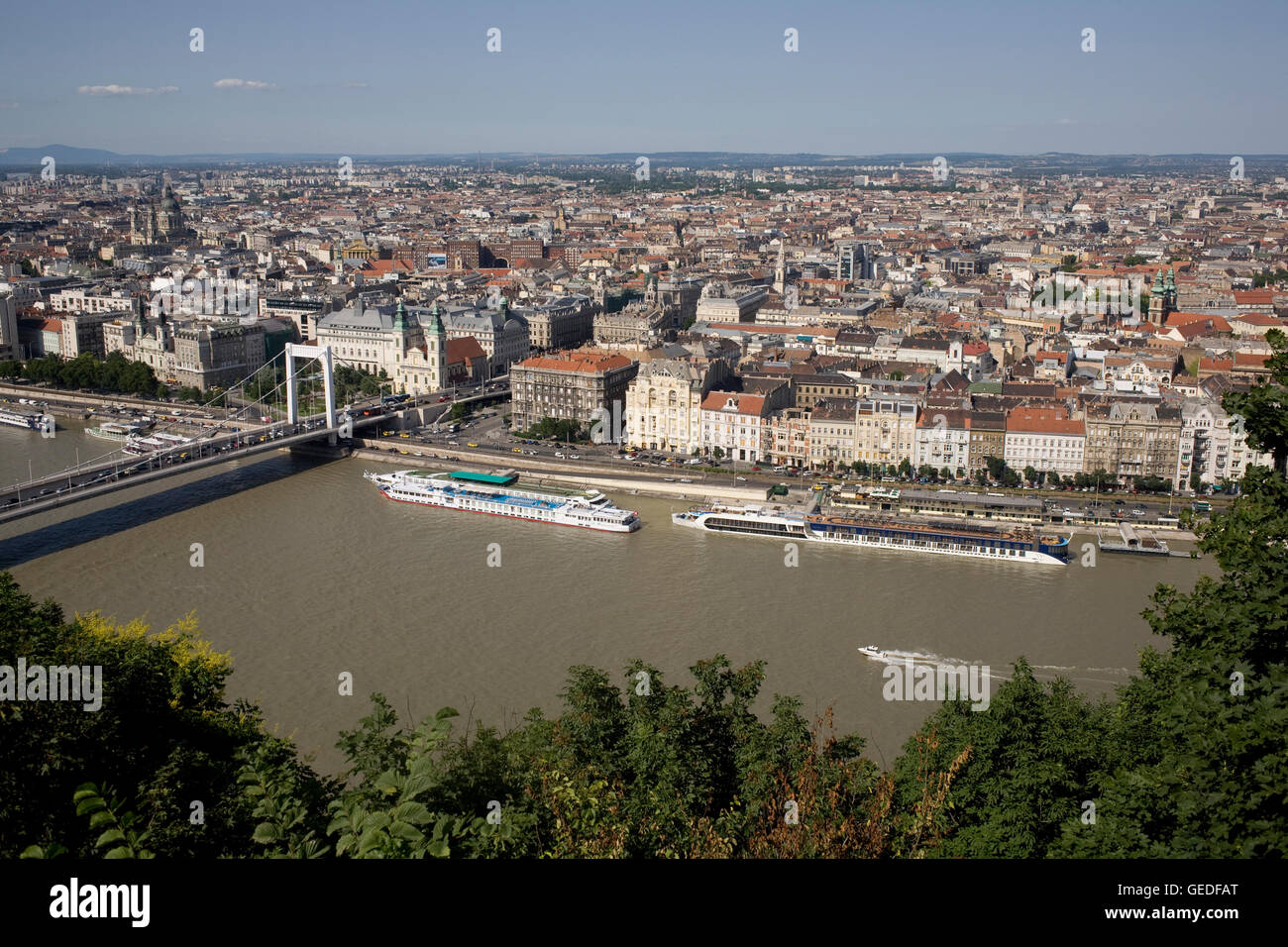 Donau, Stadt Zentrum und Ost Ende des Elisabeth-Brücke gesehen vom Gellertberg Stockfoto