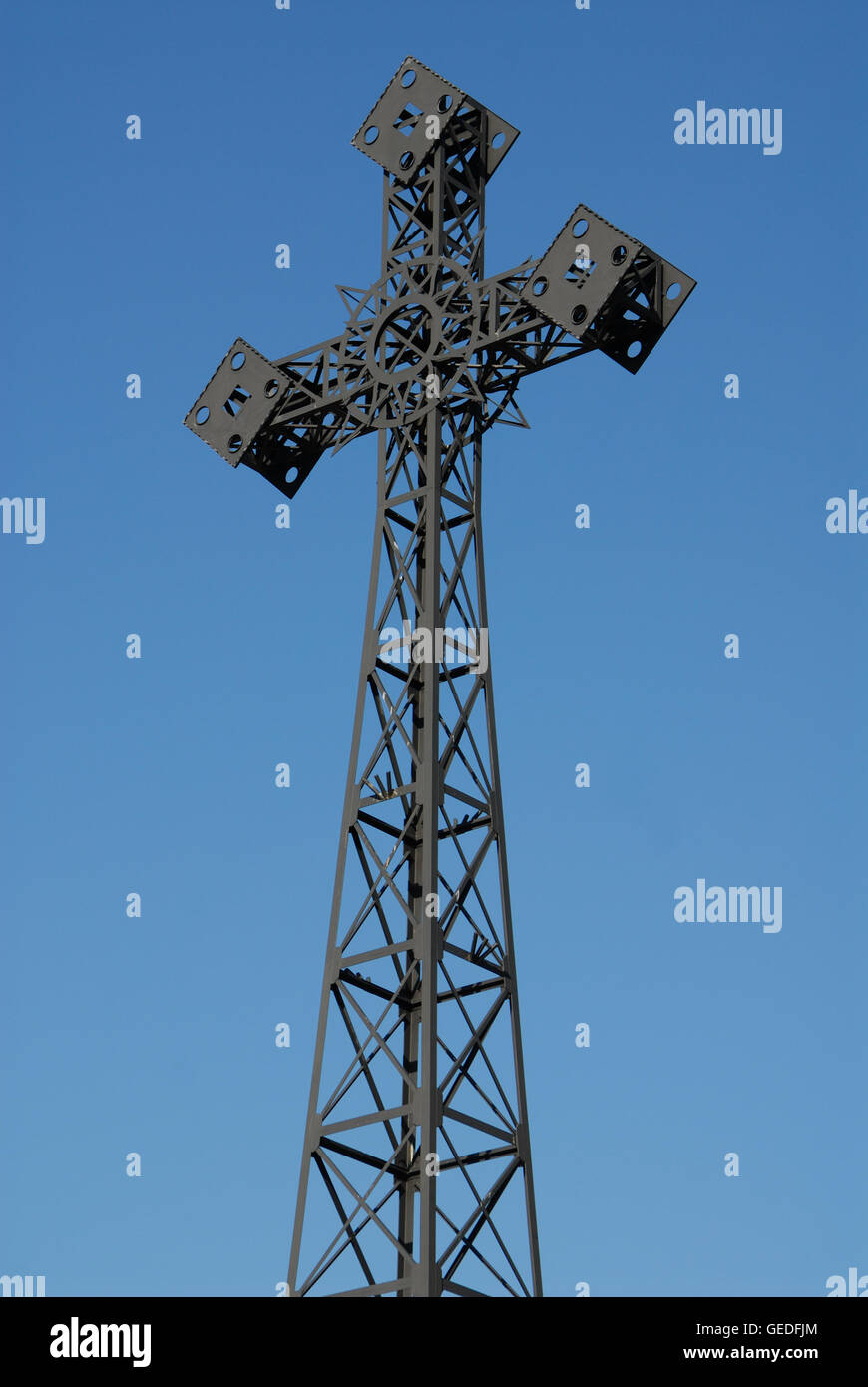 Stahlkreuz in Sopot (Polen), Kreuznachbildung auf dem Giewont-Berg. Stockfoto