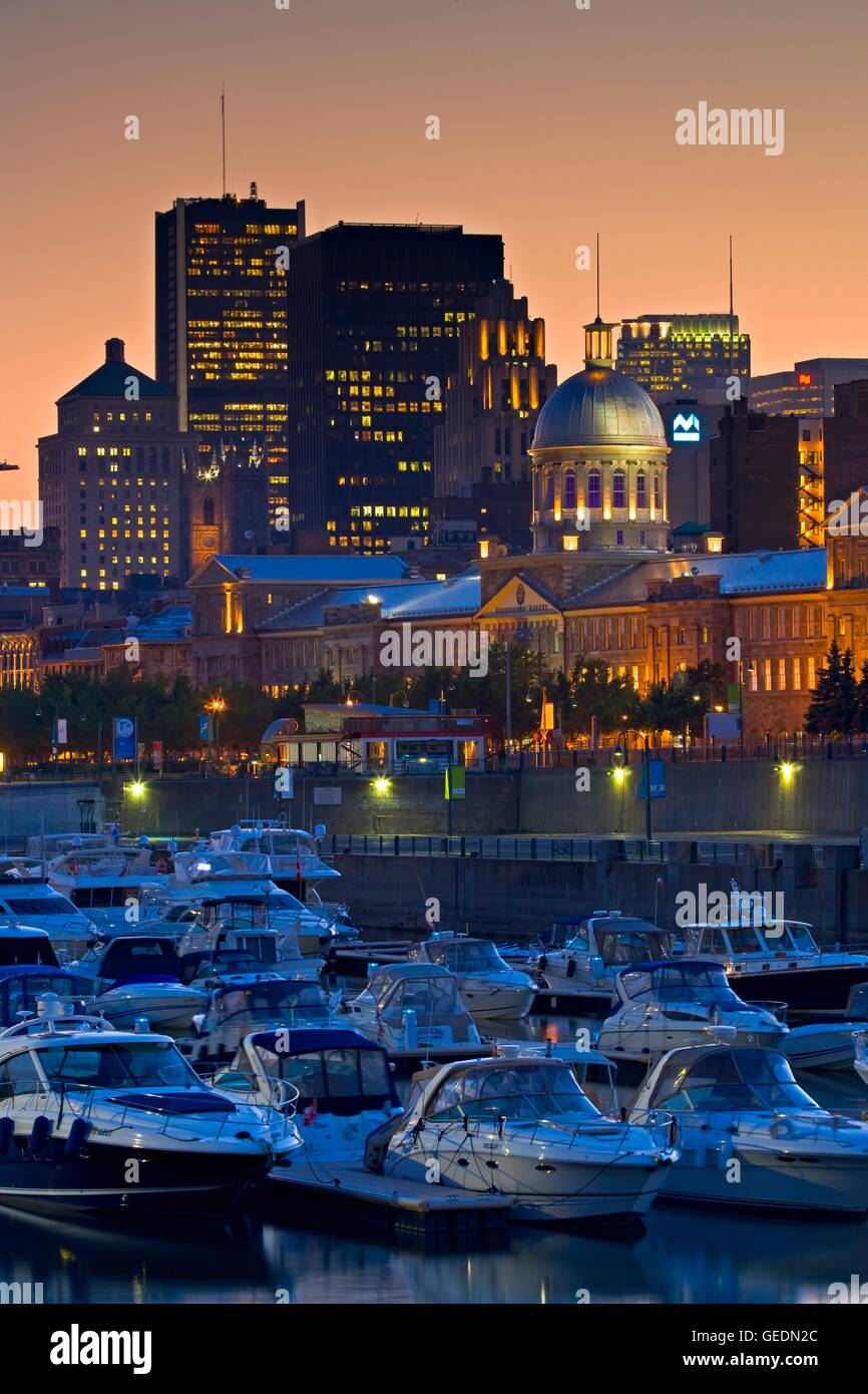 Geographie / Reisen, Kanada, Quebec, Montreal, Stadt Montreal und Yacht Club Montreal gesehen vom Uhrturm in der Nacht in Old Montreal und der alte Hafen, Montreal, Quebec, Cana Stockfoto