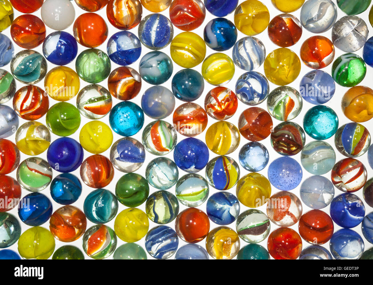 Altes Spielzeug durchscheinende Marmor Makro. Stockfoto