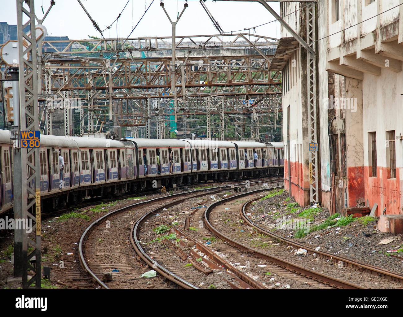 Das Bild der Regionalzug von CST Bahnhofsgebäude oder VT-Station, Mumbai Indien Stockfoto