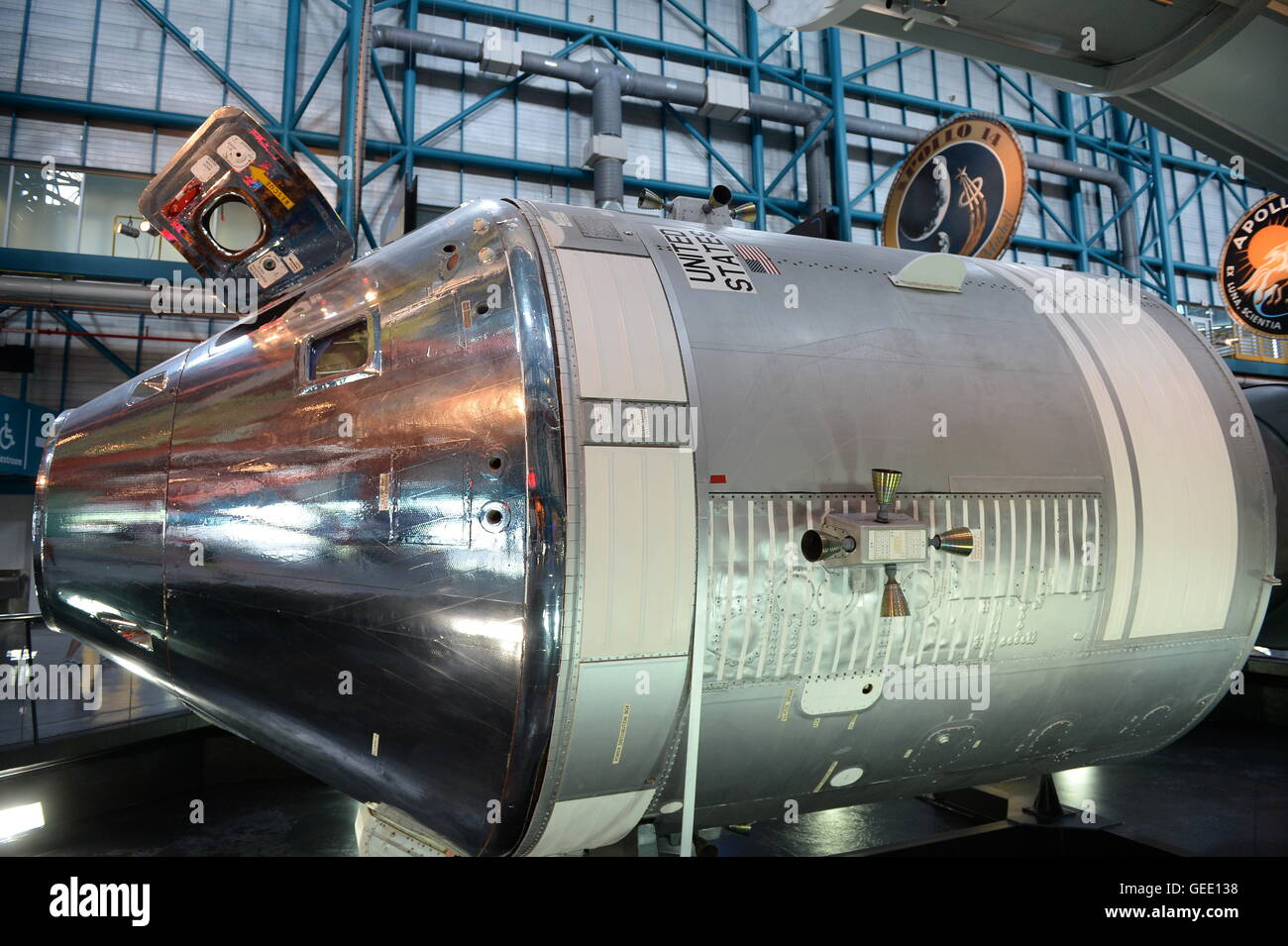 Apollo Command/Service Module und Saturn V Rakete im Kennedy Space ...