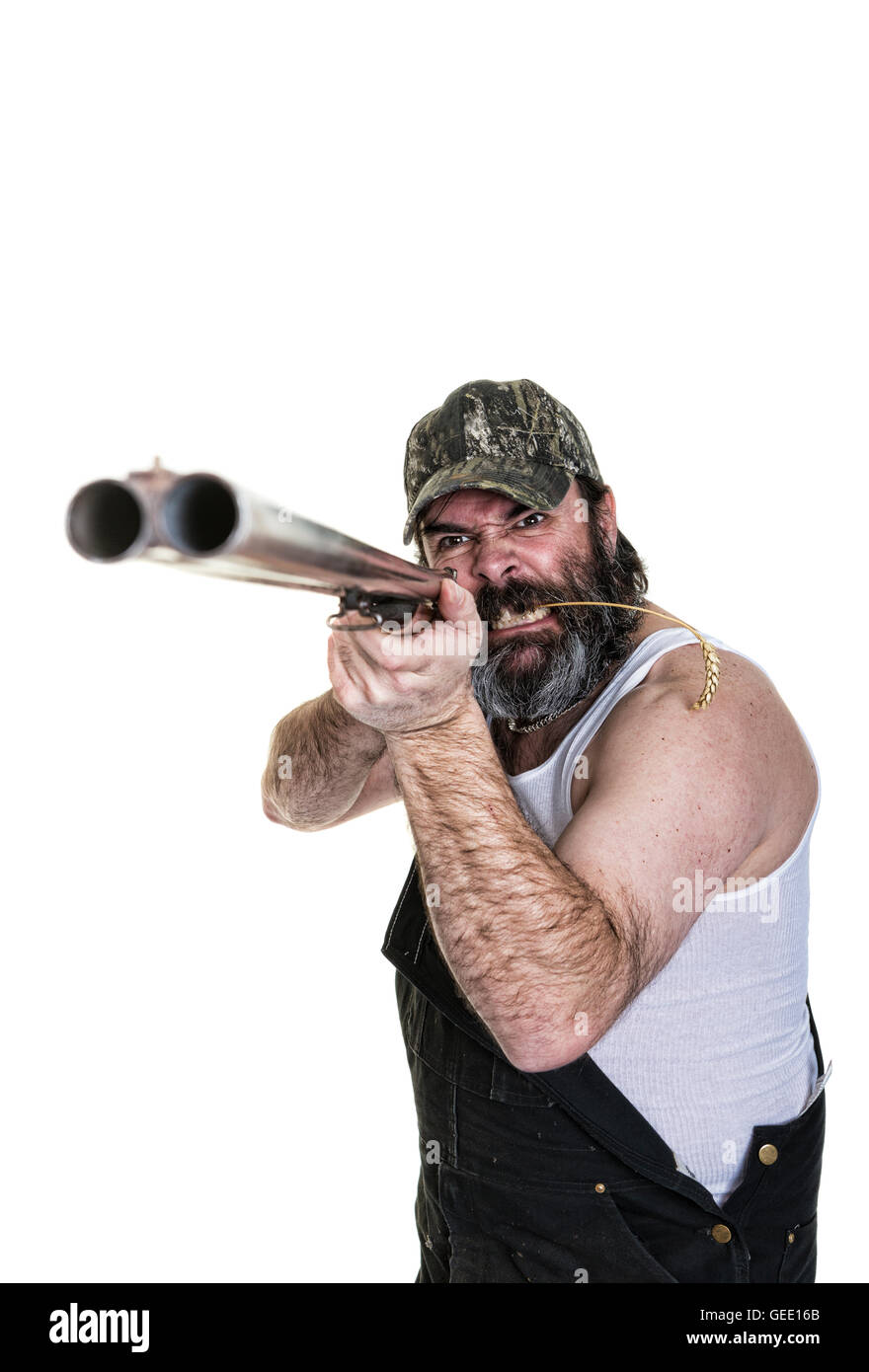 Wütend Hinterwäldler mit dem Ziel einer Schrotflinte auf einem weißen Hintergrund. Stockfoto