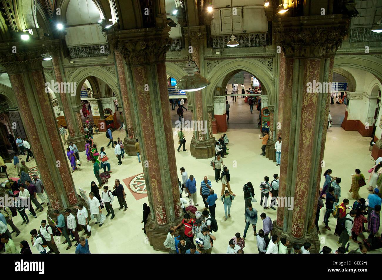 Das Bild der Innenraum der CST Bahnhofsgebäude oder VT-Station, Mumbai Indien Stockfoto