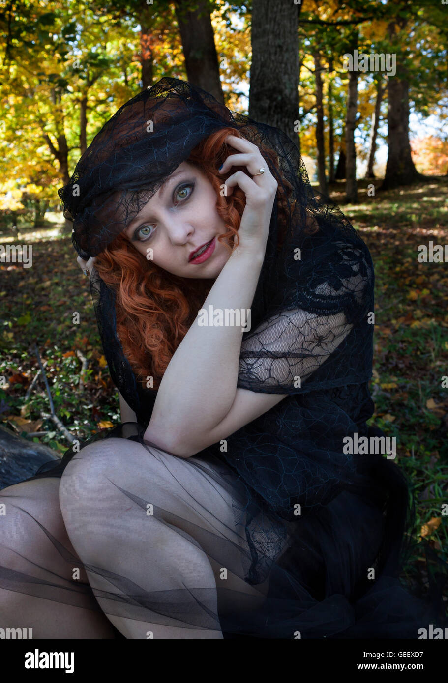 Frau mit schwarzen Schleier Stockfoto