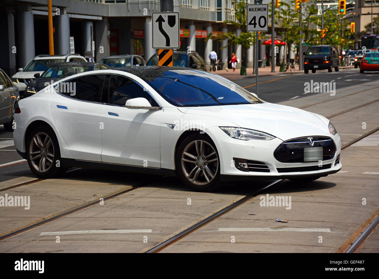 Tesla, Elektroauto in den Straßen von Toronto, Kanada Stockfoto