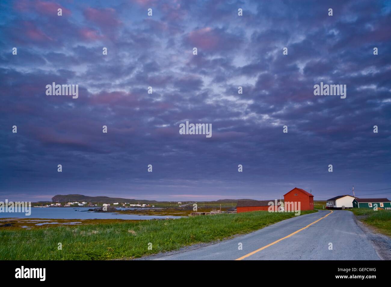 Geographie / Reisen, Kanada, Neufundland, L'Anse Aux Meadows, Stadt des L'Anse Aux Meadows im Sonnenuntergang, Northern Peninsula, Great Northern Peninsula, Viking Trail, Trails, die Wikinger, Newfoundland, Neufundland-Labrador, Stockfoto