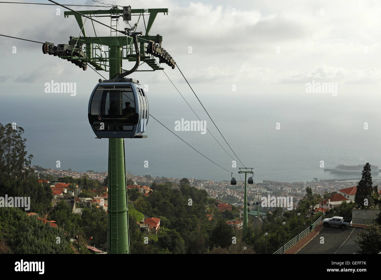 O Teleférico Funchal oder tun Monte.  Fabelhafte Aussicht von der Seilbahn entfernt, erhebt sich des Bergs von der Stadt Funchal, Madeira Stockfoto
