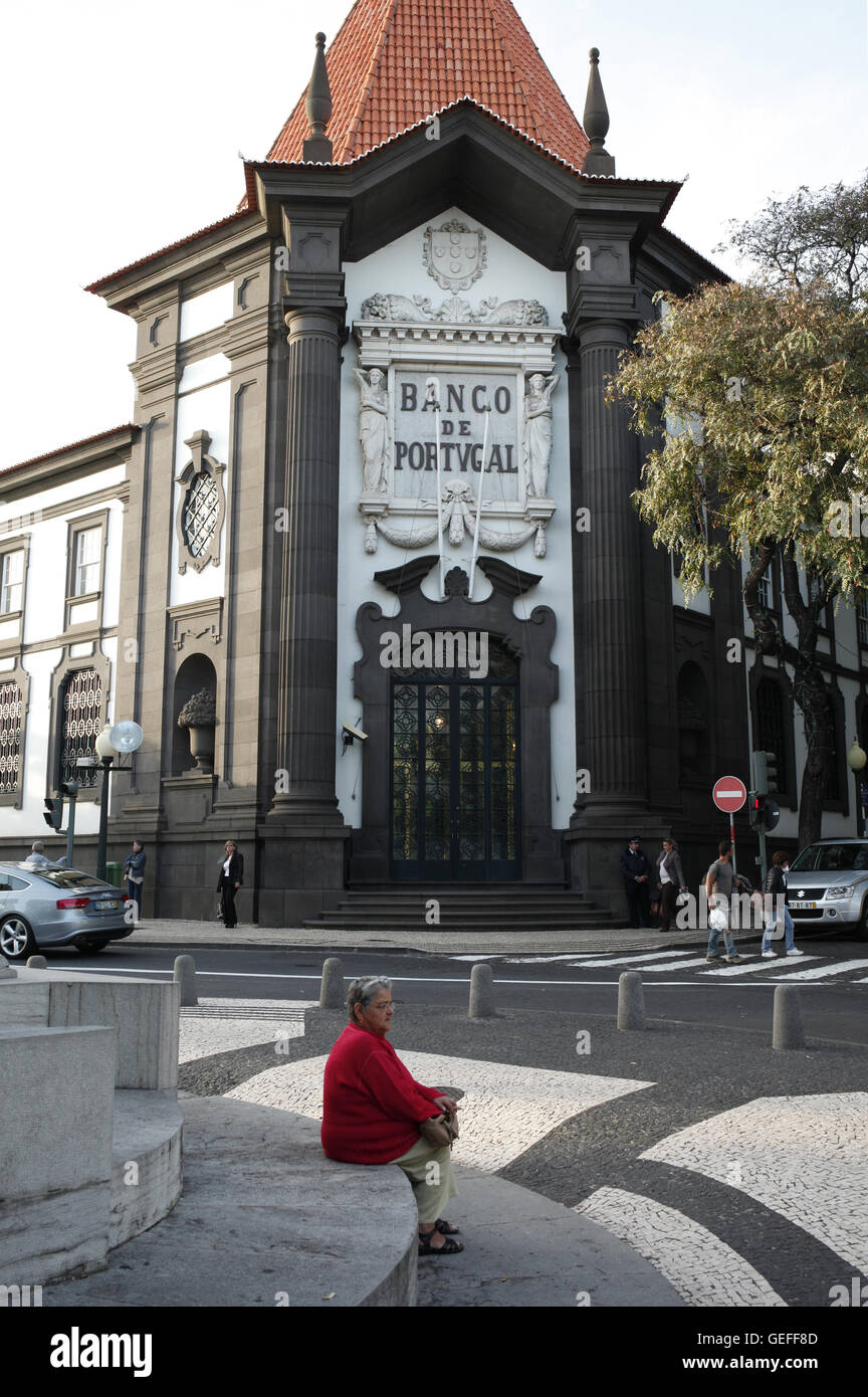 Avenida Arriaga im Herzen von Funchal, der Hauptstadt der Insel Madeira und der lokalen HQ der Banco de Portugal Stockfoto