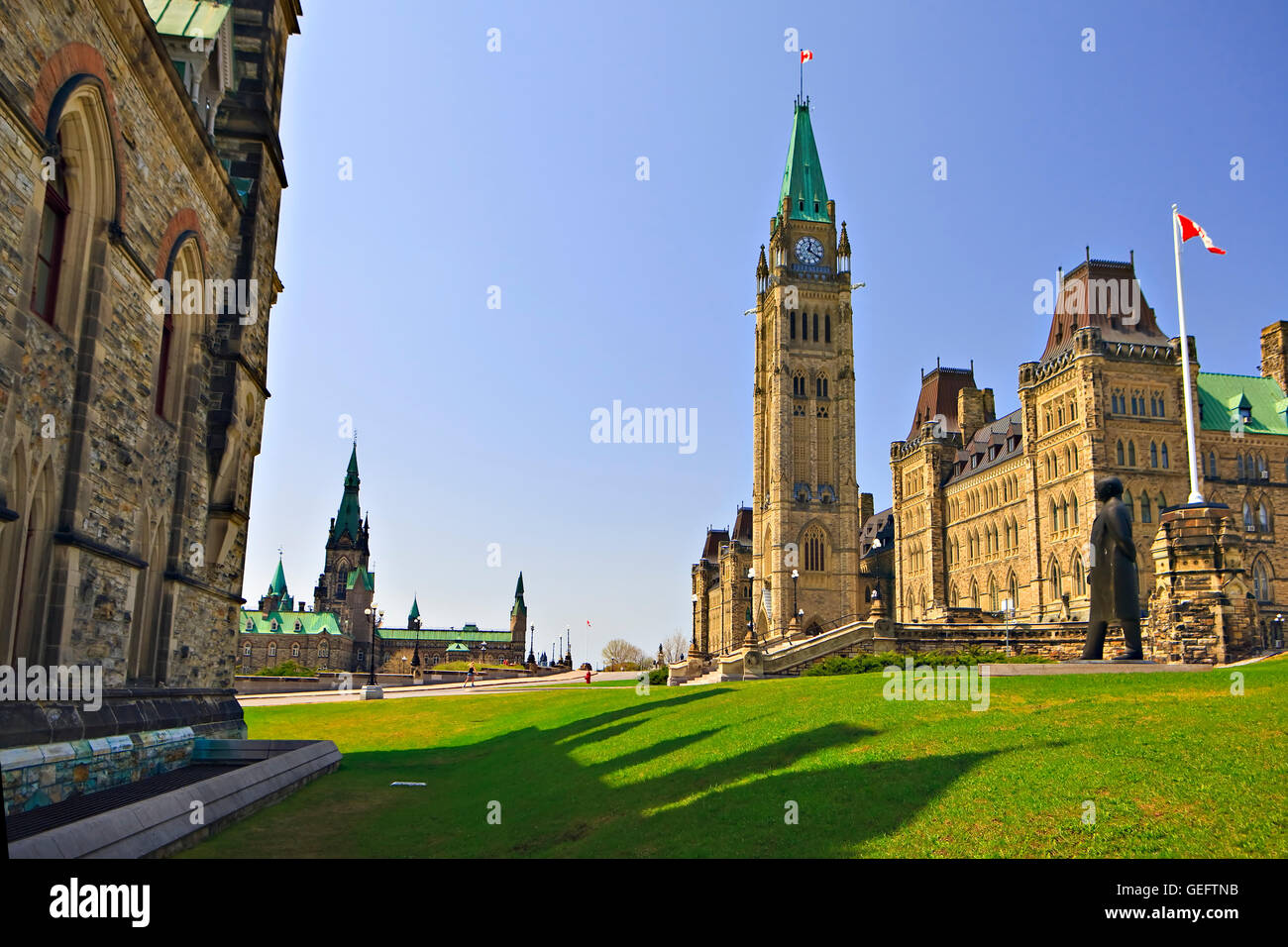 Geographie, Reisen, Kanada, Ontario, Ottawa, Centre Block und Peace Tower Parlamentsgebäude flankiert von Ost und West-Blöcke Stockfoto