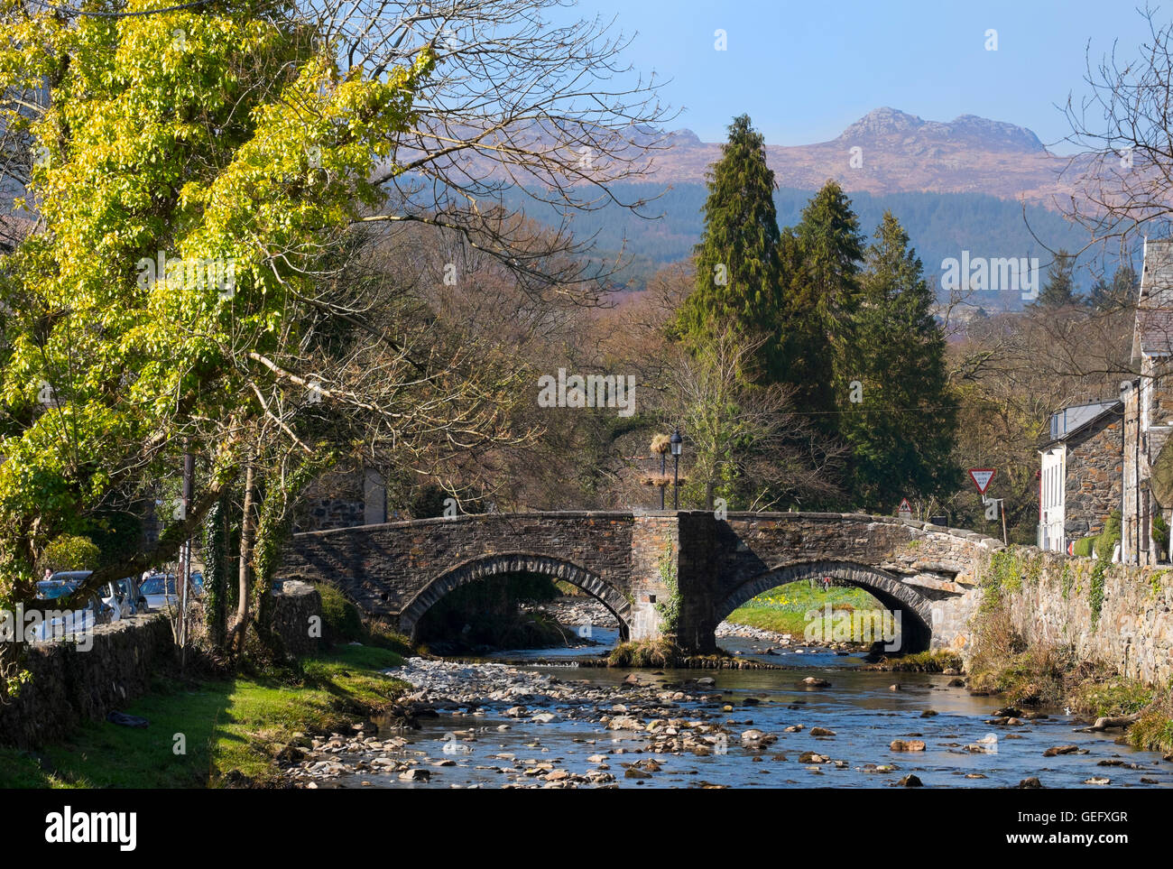 Brücke über die Flüsse Glaslyn und Colwyn in Beddgelert, Snowdonia, Wales, UK Stockfoto