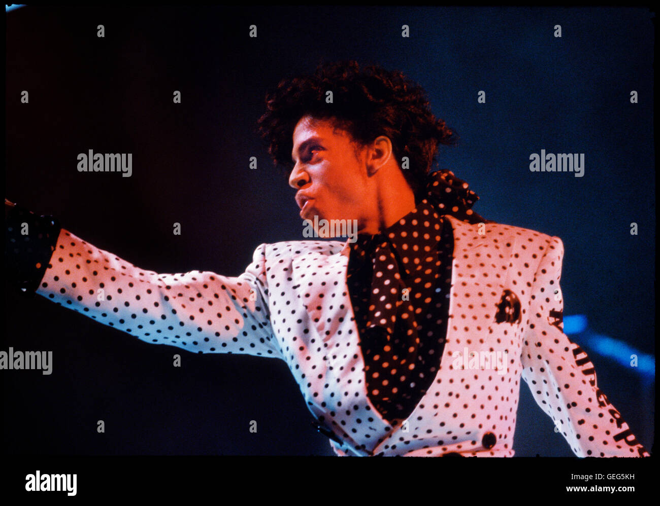 Prinz fotografiert an der Oakland Coliseum in Oakland, CA 10. November 1988 © Jay Blakesberg /MediaPunch Stockfoto