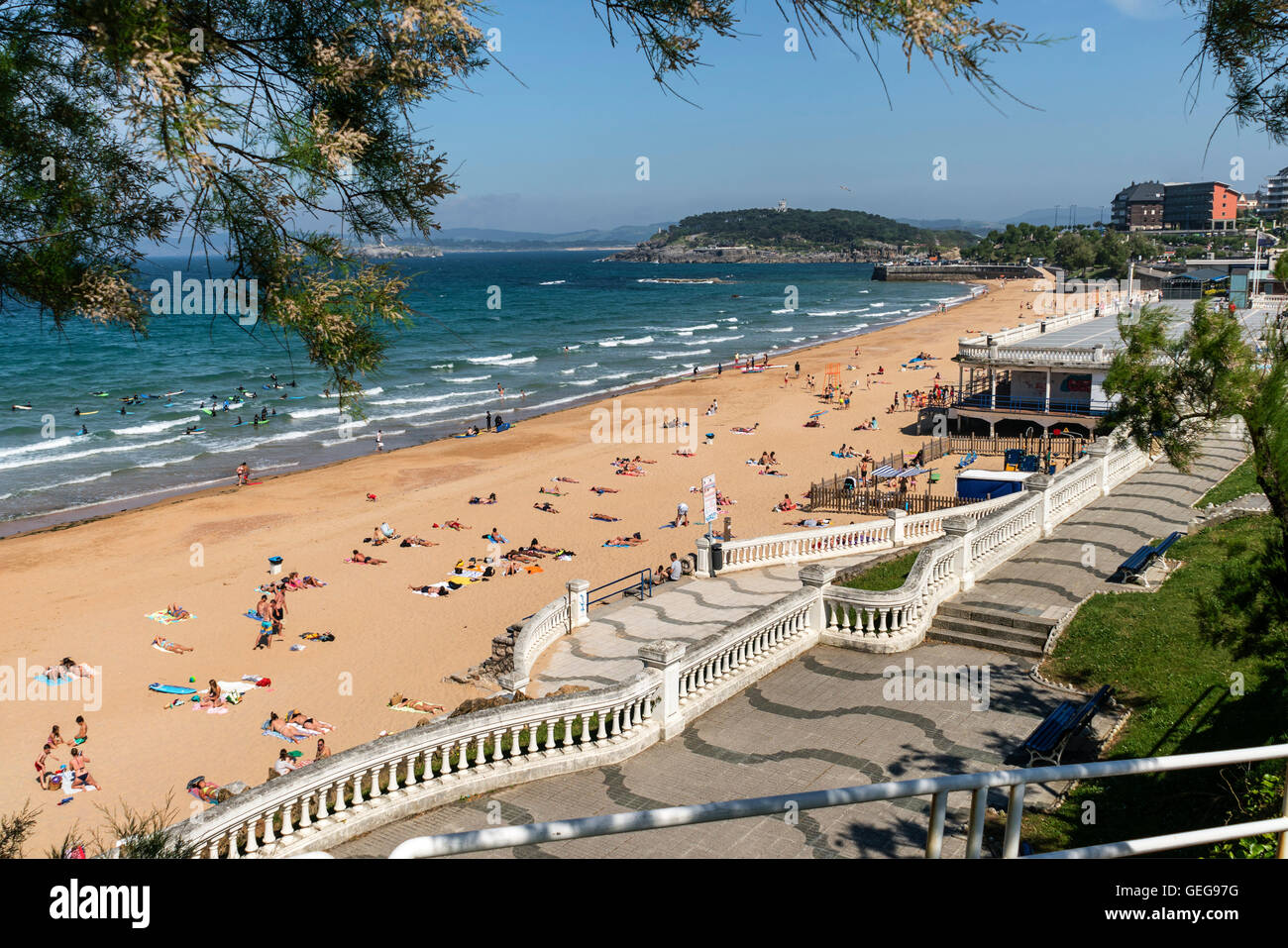 Sardinero Strand Surfer Santander Kantabrien Spanien Stockfoto