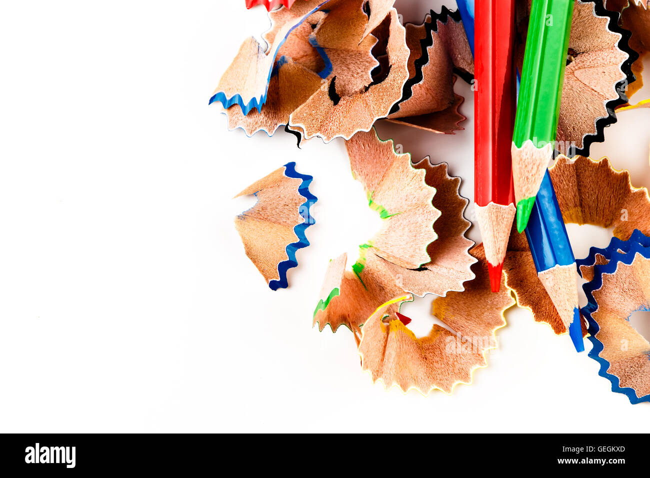 Farbstiften Späne mit Stifte Farbe von oben gesehen. Horizontales Bild. Stockfoto
