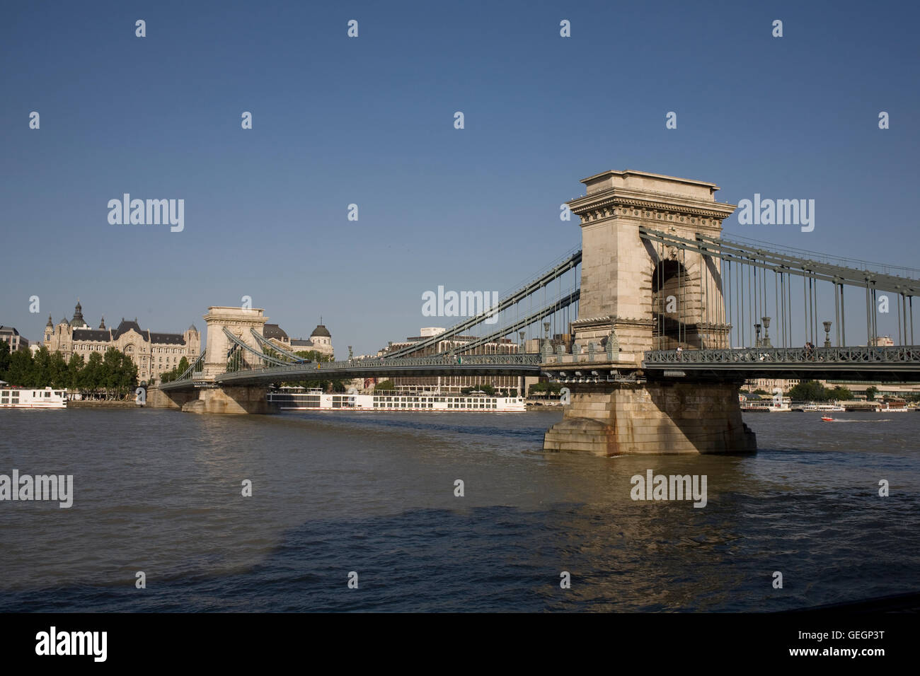 Kettenbrücke, gesehen vom Sztehlo Gabor quay Stockfoto